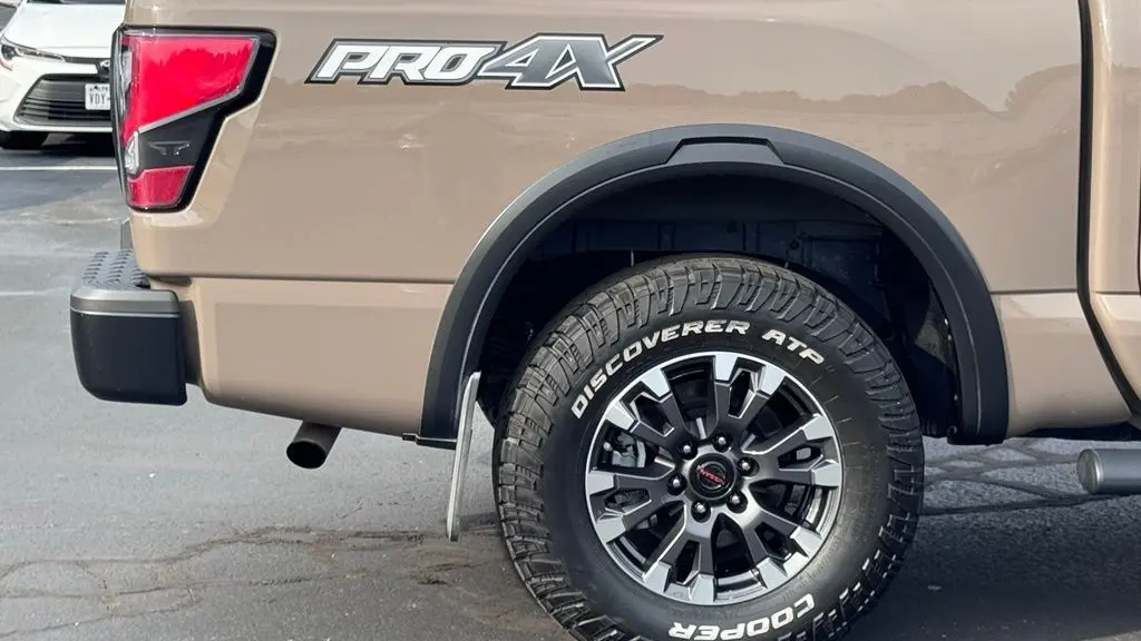 2022 Nissan Titan SV