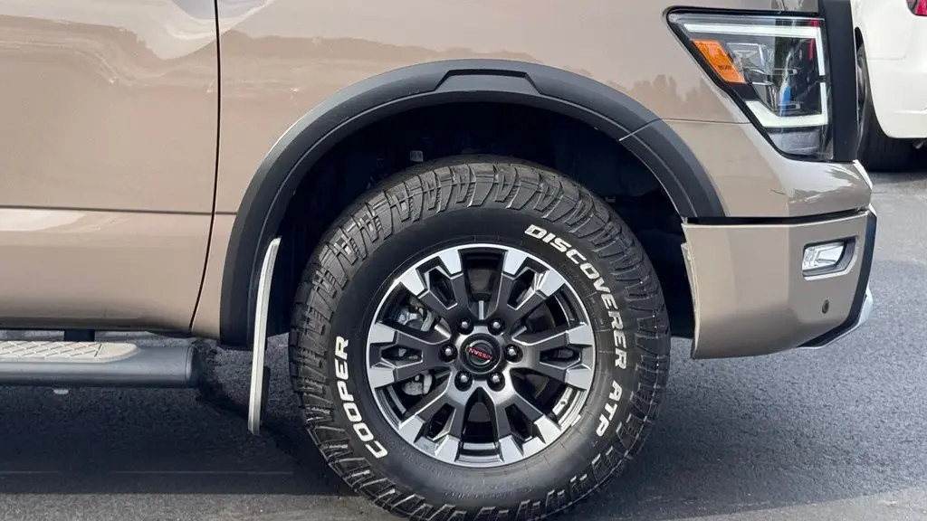 2022 Nissan Titan SV