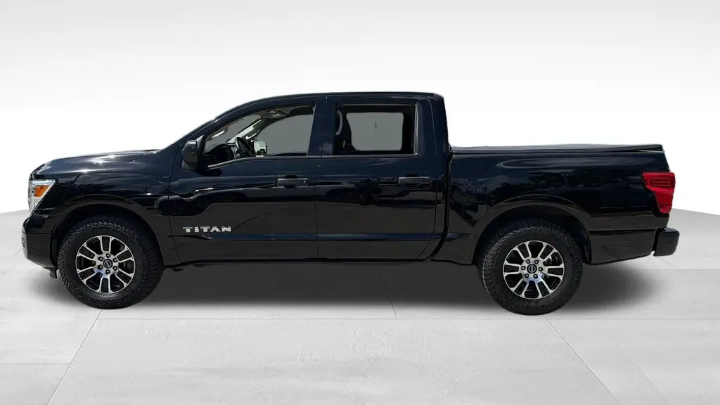 2023 Nissan Titan SV