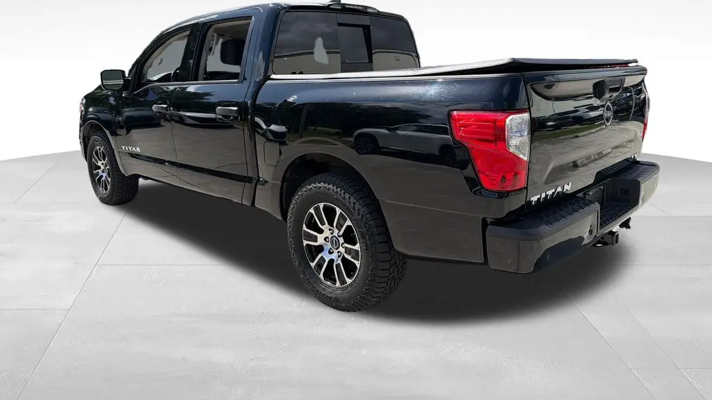 2023 Nissan Titan SV
