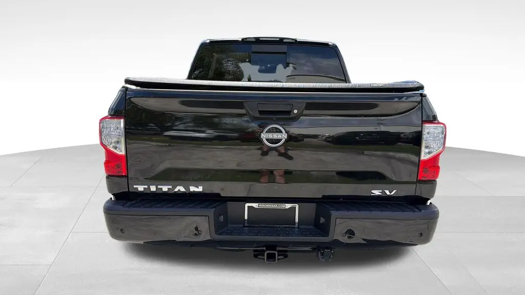 2023 Nissan Titan SV