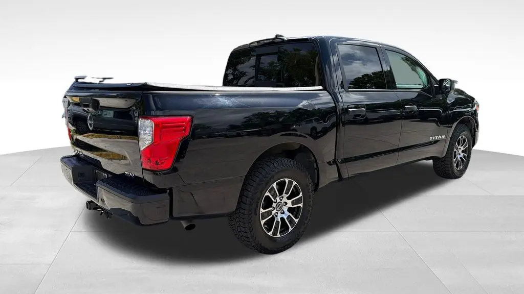 2023 Nissan Titan SV