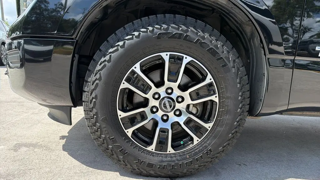 2023 Nissan Titan SV