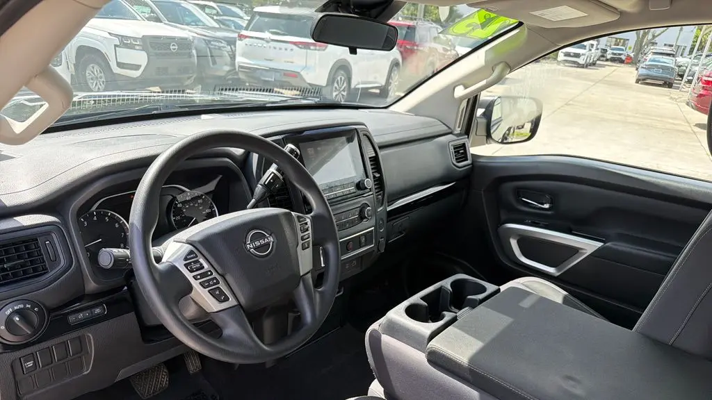 2023 Nissan Titan SV