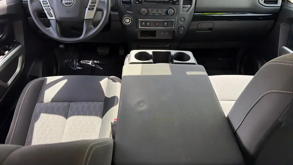 2023 Nissan Titan SV
