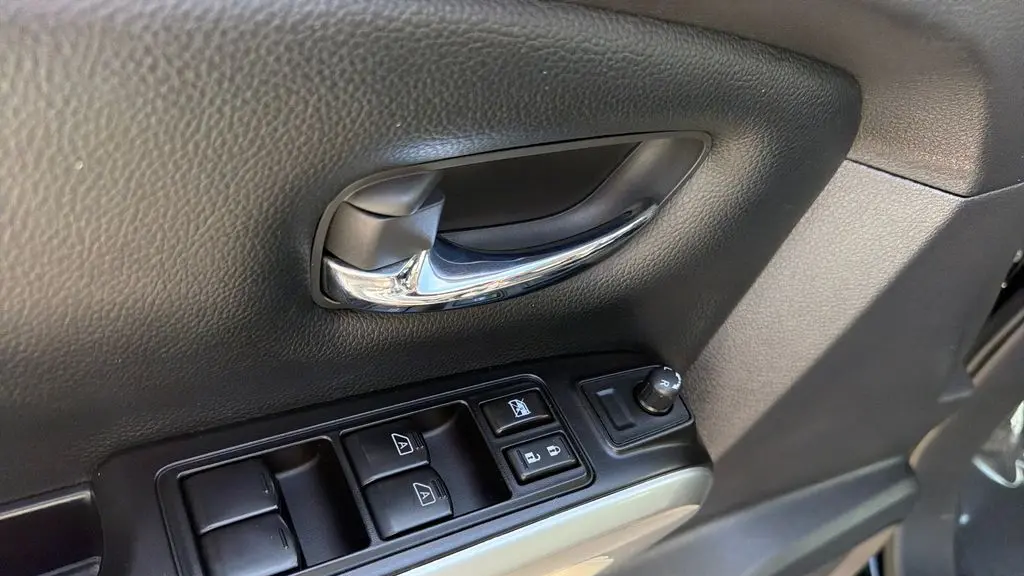 2023 Nissan Titan SV