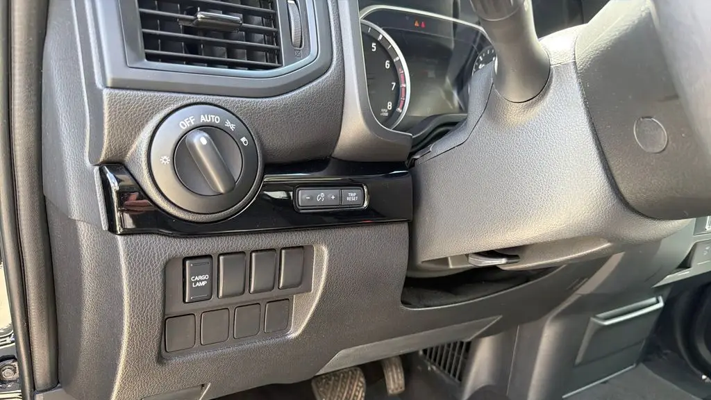 2023 Nissan Titan SV