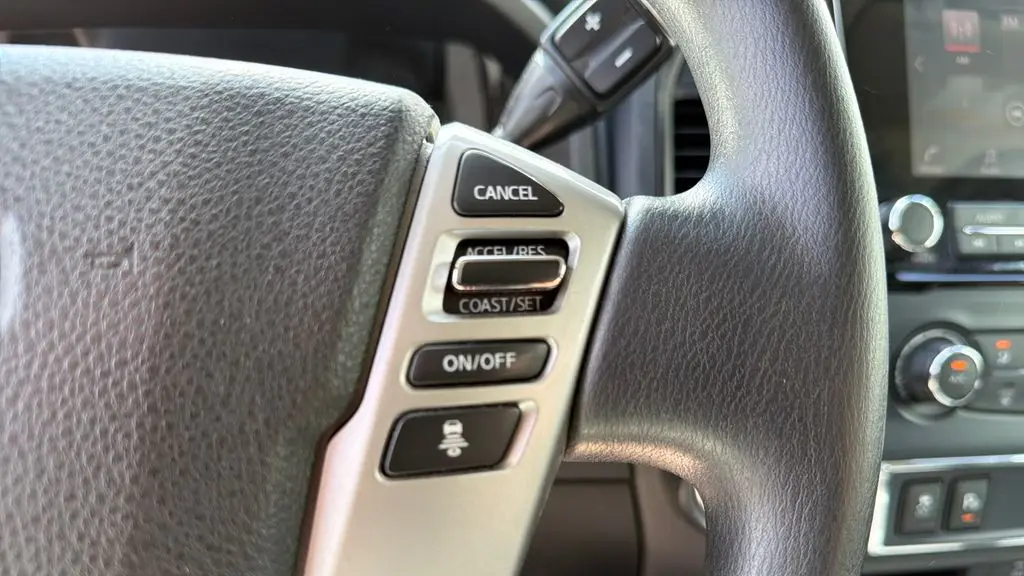 2023 Nissan Titan SV