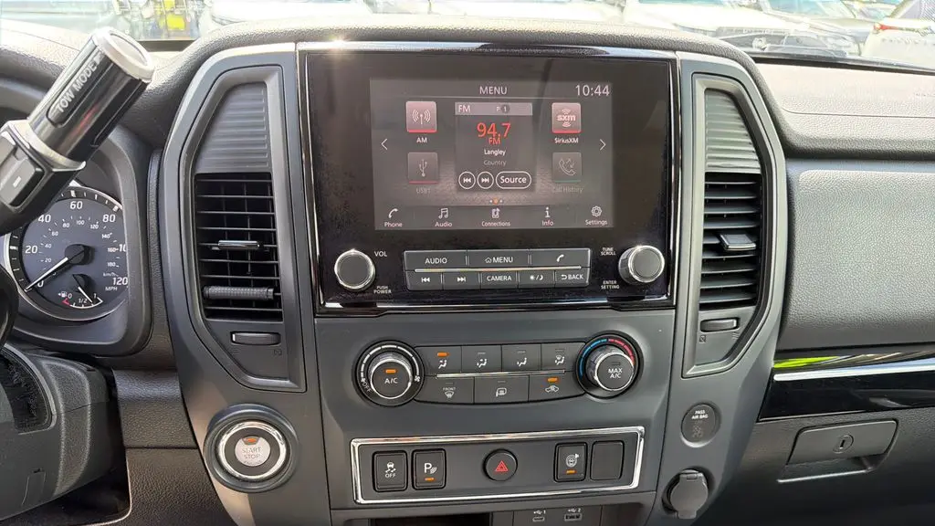 2023 Nissan Titan SV