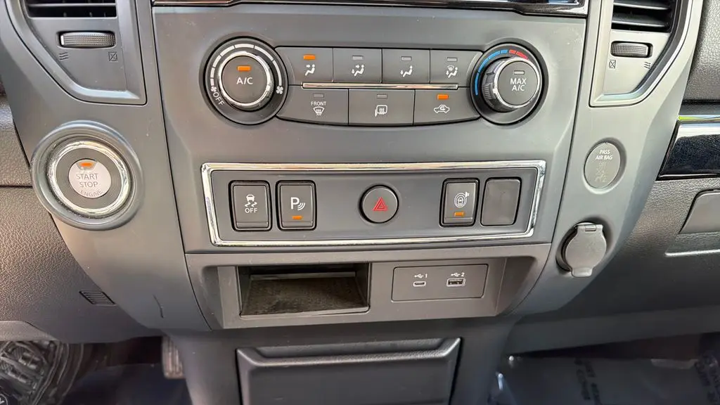 2023 Nissan Titan SV