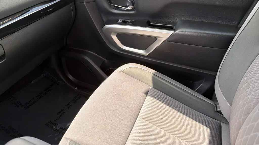 2023 Nissan Titan SV