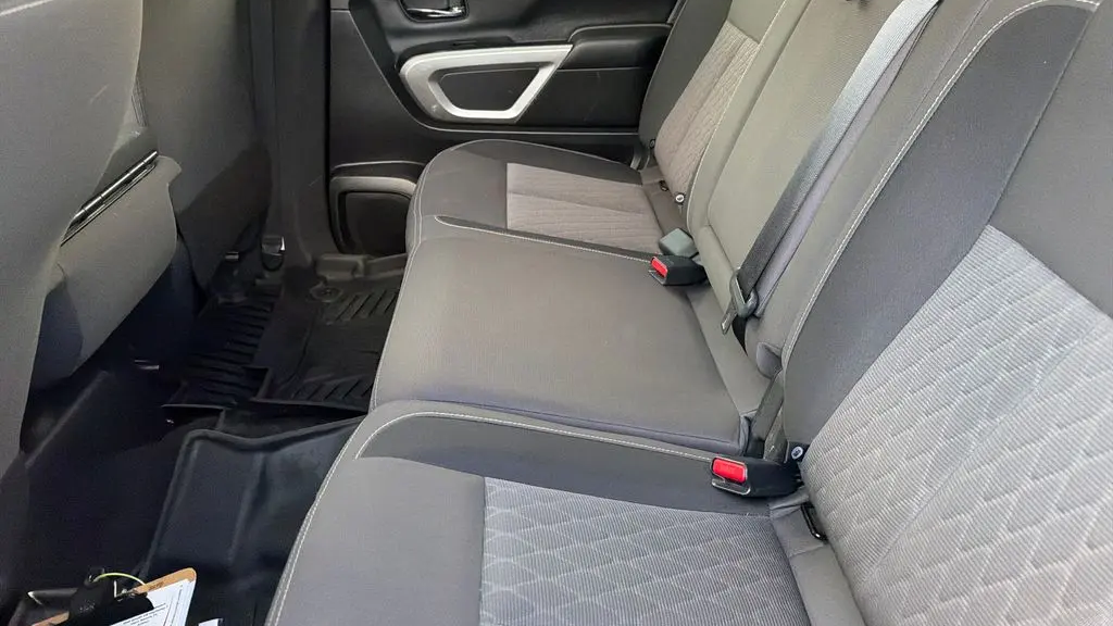 2023 Nissan Titan SV