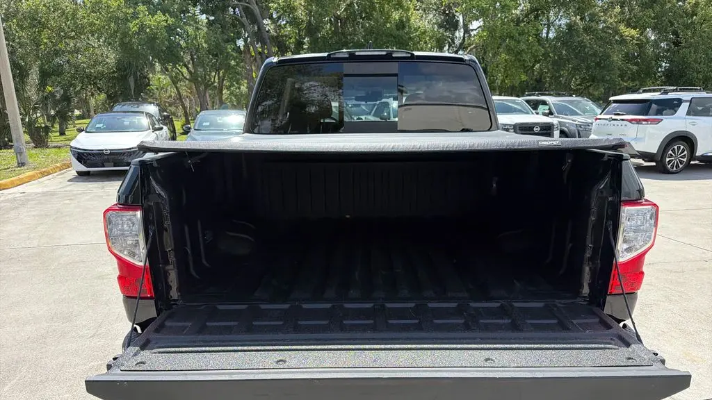 2023 Nissan Titan SV