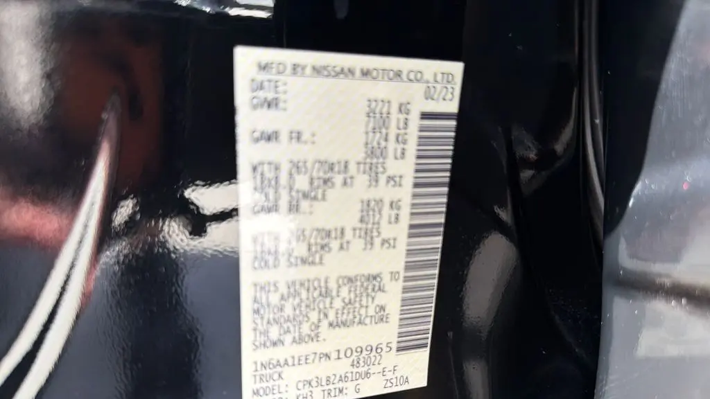 2023 Nissan Titan SV