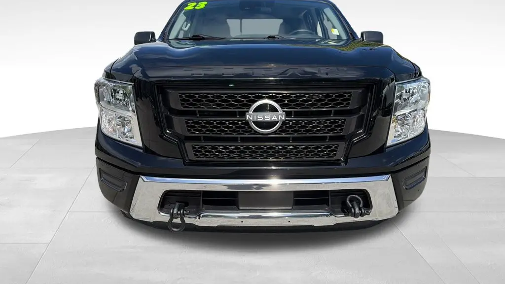 2023 Nissan Titan SV