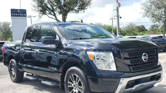 2021 Nissan Titan SV