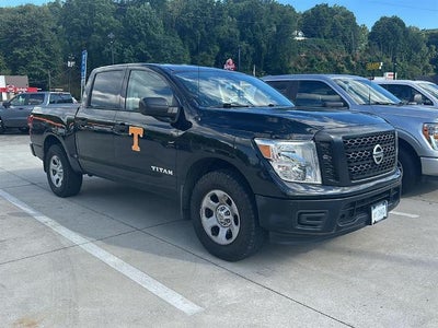 Photo of a 2018 Nissan Titan 4X4 S 4DR Crew Cab for sale