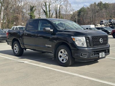Photo of a 2018 Nissan Titan 4X4 S 4DR Crew Cab for sale