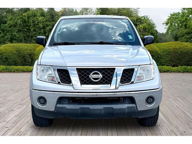 2011 Nissan Frontier SV V6 — photo 1 of 12