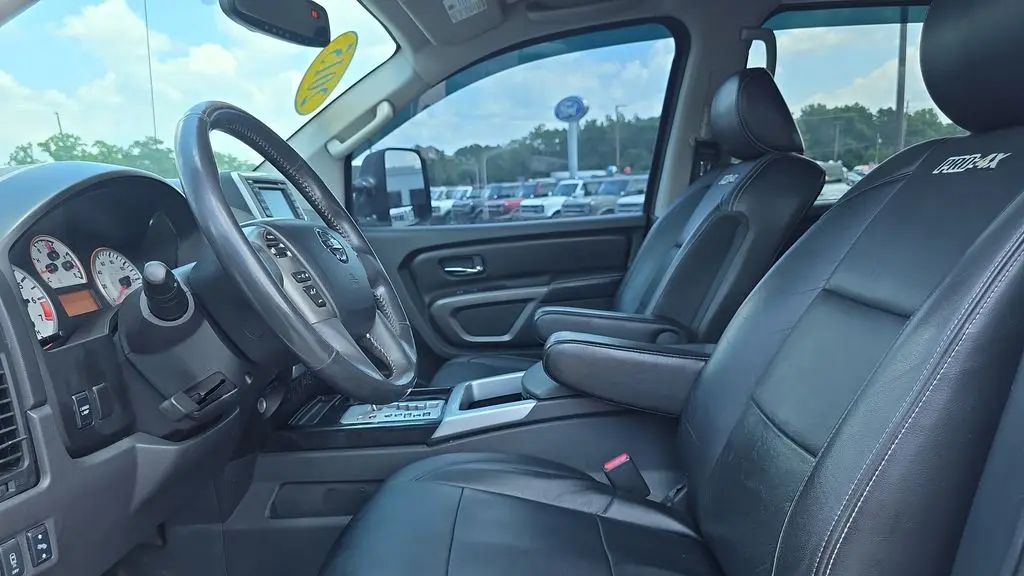 2015 Nissan Titan SV