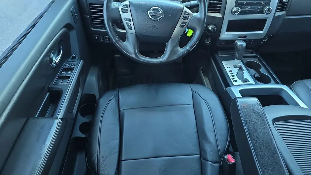 2015 Nissan Titan SV