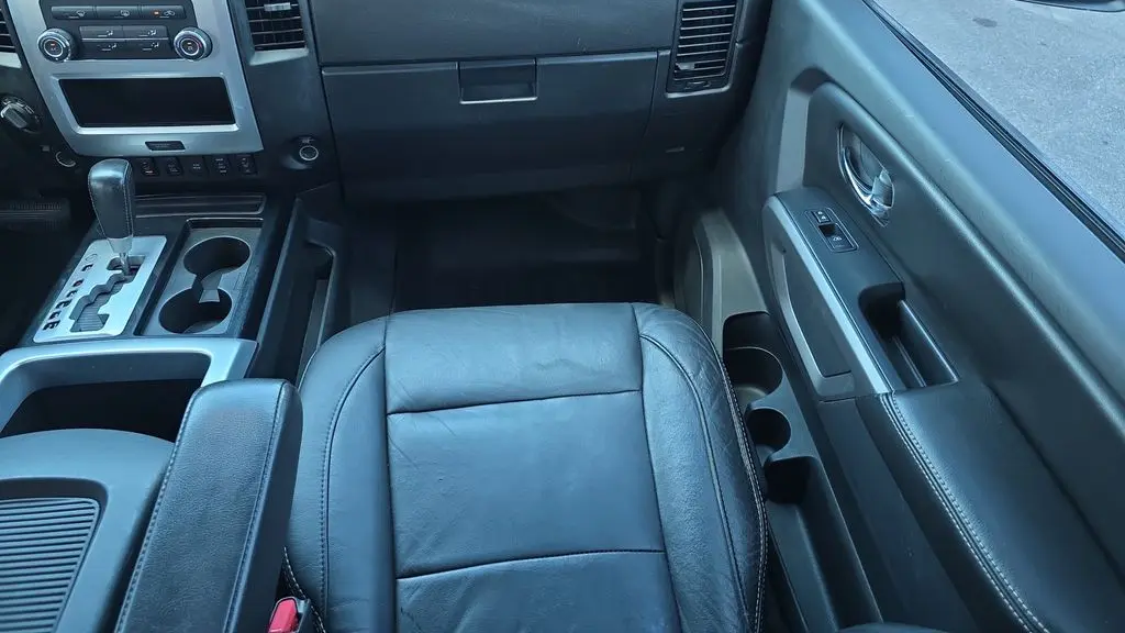 2015 Nissan Titan SV