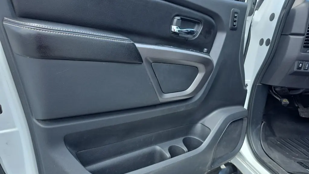 2015 Nissan Titan SV