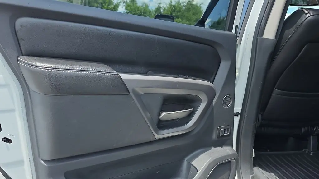 2015 Nissan Titan SV