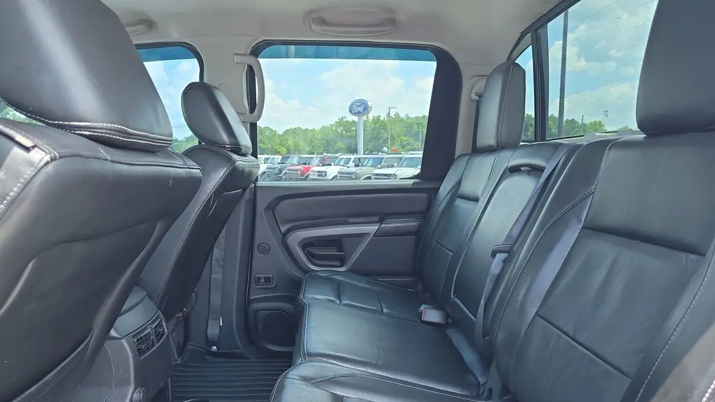2015 Nissan Titan SV
