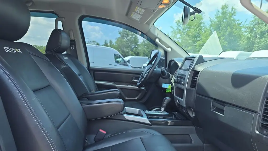 2015 Nissan Titan SV