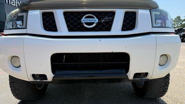 2010 Nissan Titan LE
