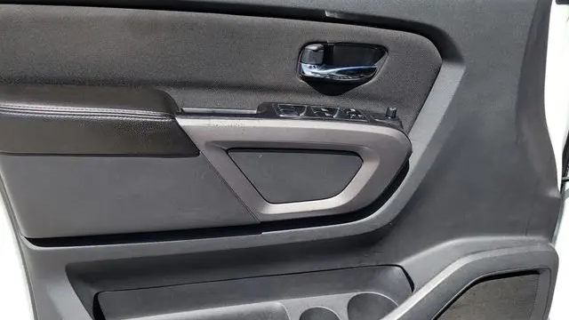 2015 Nissan Titan SV