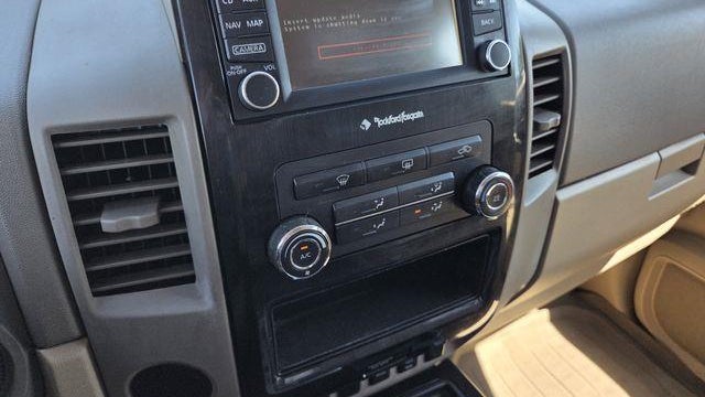 2015 Nissan Titan SV