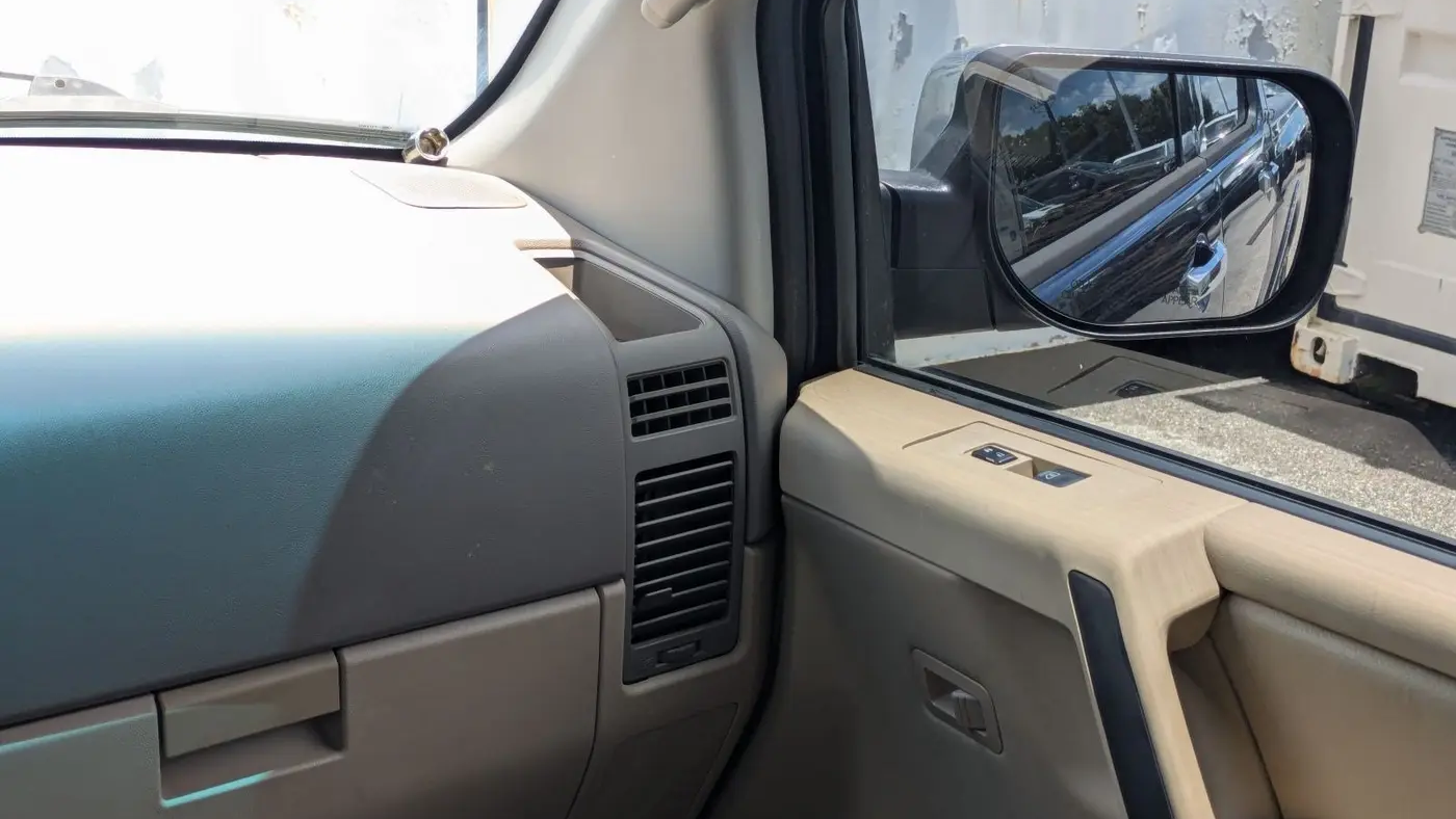 2011 Nissan Titan SV
