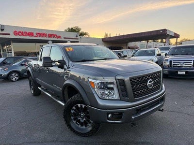 2019 Nissan Titan XD 4X4 S 4DR Crew Cab (diesel)