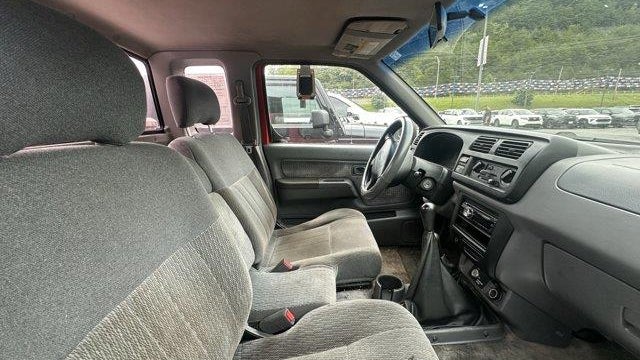 2000 Nissan Frontier XE