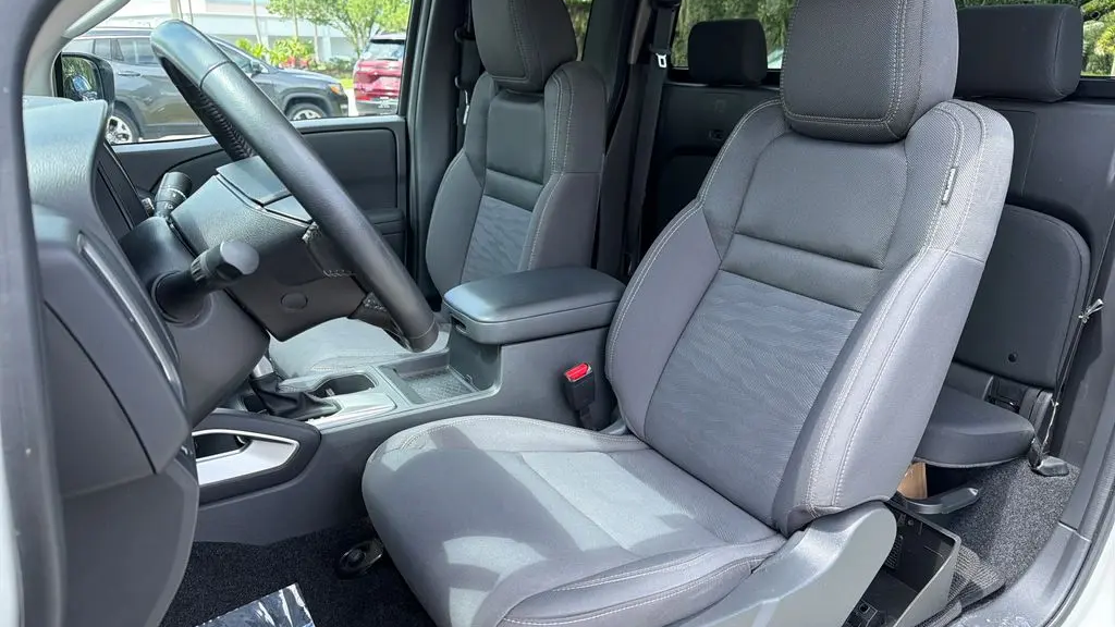 2024 Nissan Frontier SV