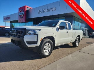 2025 Nissan Frontier with Glacier White Exterior