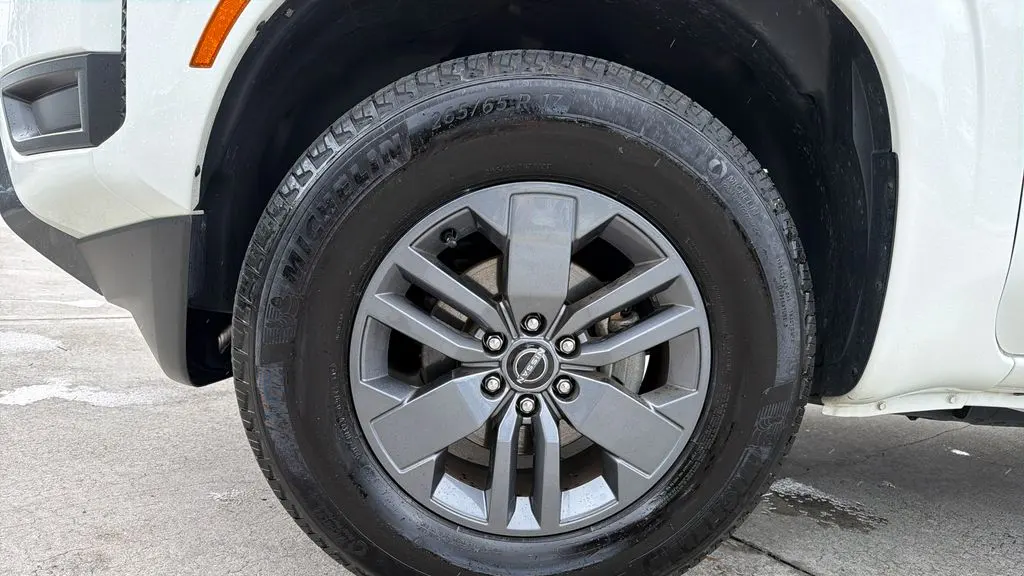 2025 Nissan Frontier SV