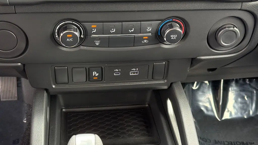 2025 Nissan Frontier SV