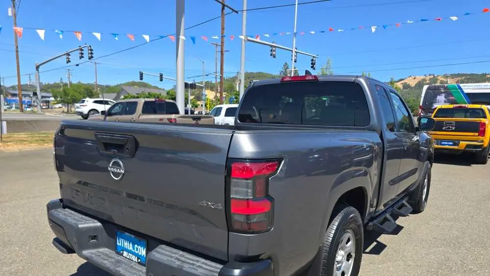 2022 Nissan Frontier S