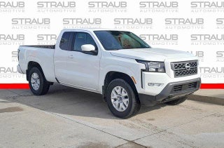 2024 Nissan Frontier with Glacier White Exterior