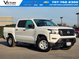 2024 Nissan Frontier with Glacier White Exterior