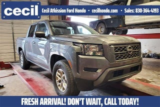 2024 Nissan Frontier with Gun Metallic Exterior