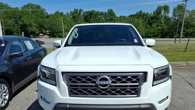 2024 Nissan Frontier SL