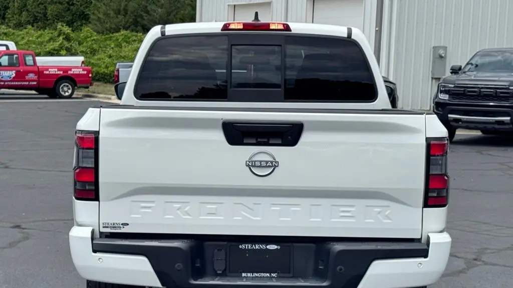 2022 Nissan Frontier S