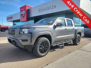 2022 Nissan Frontier with Gun Metallic Exterior