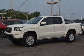 2024 Nissan Frontier with Glacier White Exterior