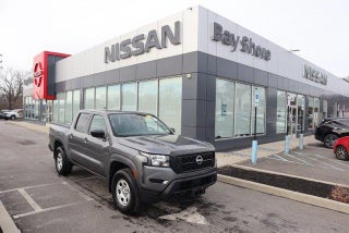 2024 Nissan Frontier with Gun Metallic Exterior