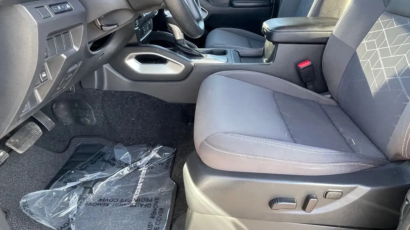 2025 Nissan Frontier SL